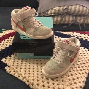Nike SB Dunk Mid Pro QS “White Widow”